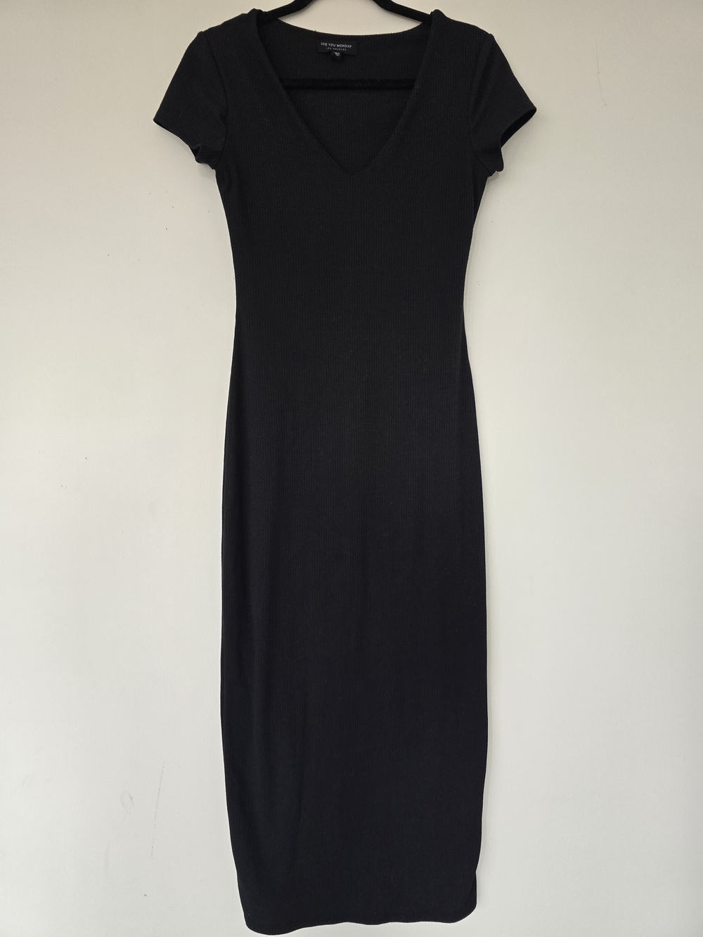 See You On Monday Classic Black V-Neck Midi Dress Size Large.